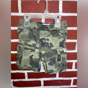 Place | green camouflage cargo shorts with adjustable elastic waist | size 2T